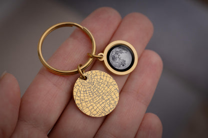 Star Map and Moon Phase Keychain, Personalized Gift for Him, Custom Star Map by Date, Birthday Gift for Men, Engraved Night Sky Keyring RP.1