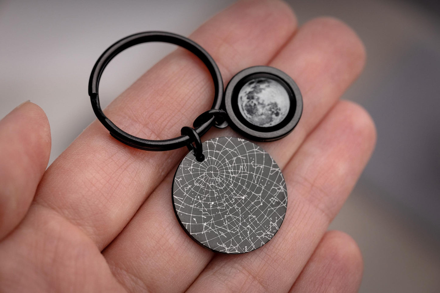 Star Map and Moon Phase Keychain, Personalized Gift for Him, Custom Star Map by Date, Birthday Gift for Men, Engraved Night Sky Keyring RP.1