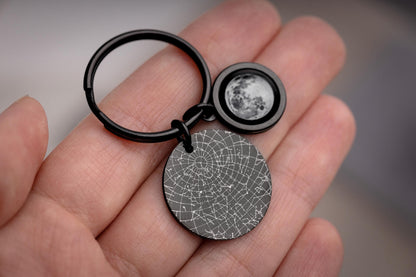 Star Map and Moon Phase Keychain, Personalized Gift for Him, Custom Star Map by Date, Birthday Gift for Men, Engraved Night Sky Keyring RP.1