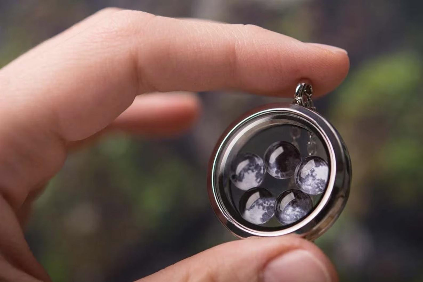 Custom Moon Phase Locket Necklace - Floating Transparent Pendant with 1–5 Moons, Personalized Lunar Jewelry Birthday Gift for Mom, KP.9