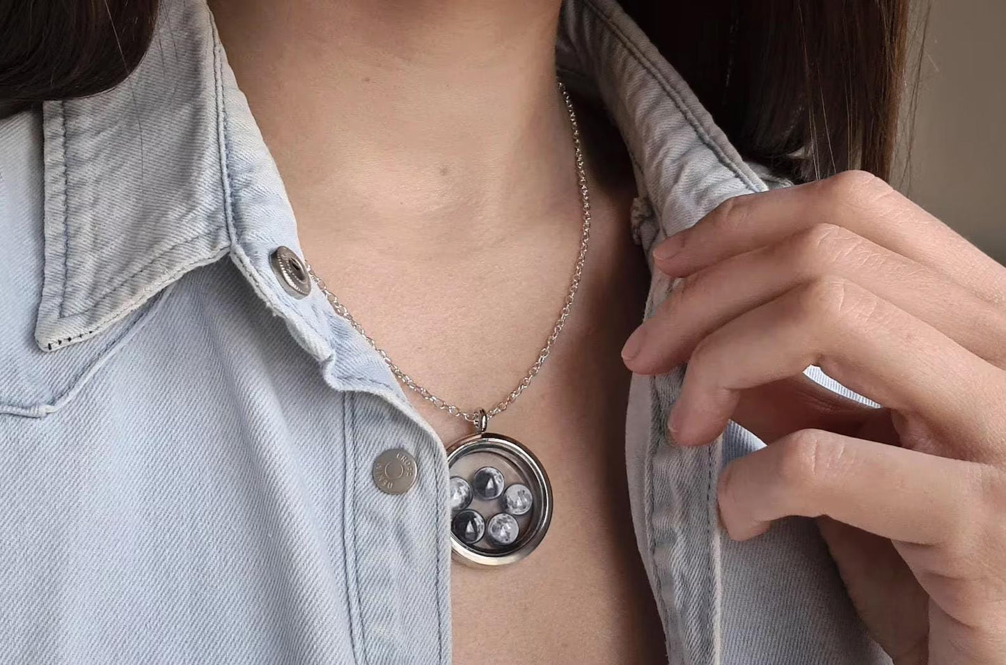 Custom Moon Phase Locket Necklace - Floating Transparent Pendant with 1–5 Moons, Personalized Lunar Jewelry Birthday Gift for Mom, KP.9