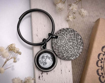 Star Map and Moon Phase Keychain, Personalized Gift for Him, Custom Star Map by Date, Birthday Gift for Men, Engraved Night Sky Keyring RP.1