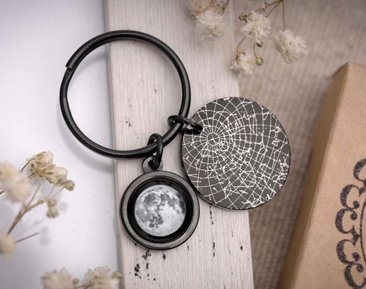 Star Map and Moon Phase Keychain, Personalized Gift for Him, Custom Star Map by Date, Birthday Gift for Men, Engraved Night Sky Keyring RP.1